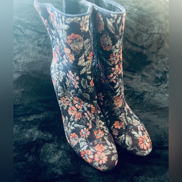 Alexandre Birman Floral Print Ankle Boots - Picture 7 of 7